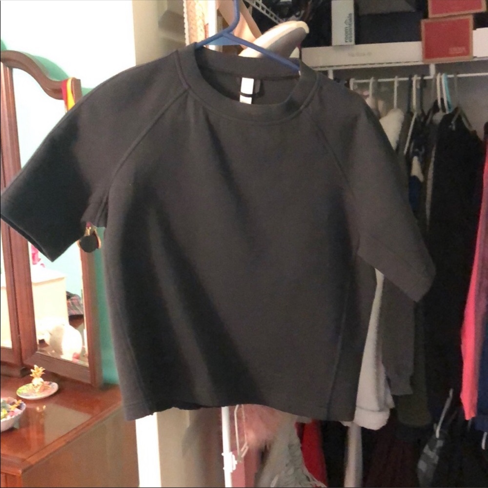Lulu lemon shortsleeve cropped hoodie